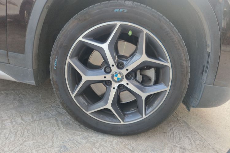 宝马X1 2018款 xDrive20Li 尊享型车身外观10