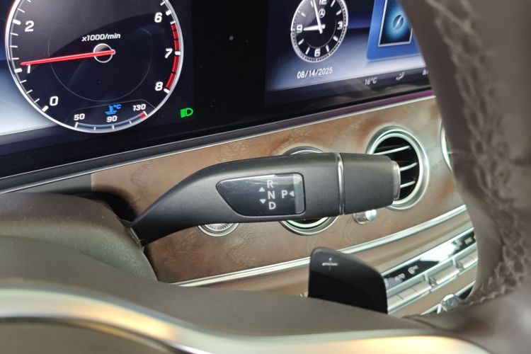 奔驰E级 2020款 改款 E 300 L 殊享版局部细节18