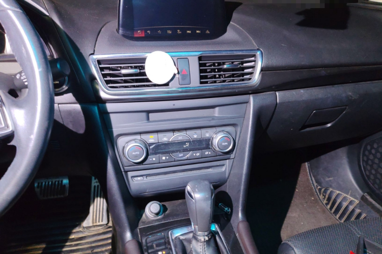 马自达3 昂克赛拉 2017款 三厢 2.0L 自动旗舰型 国V中控内饰16