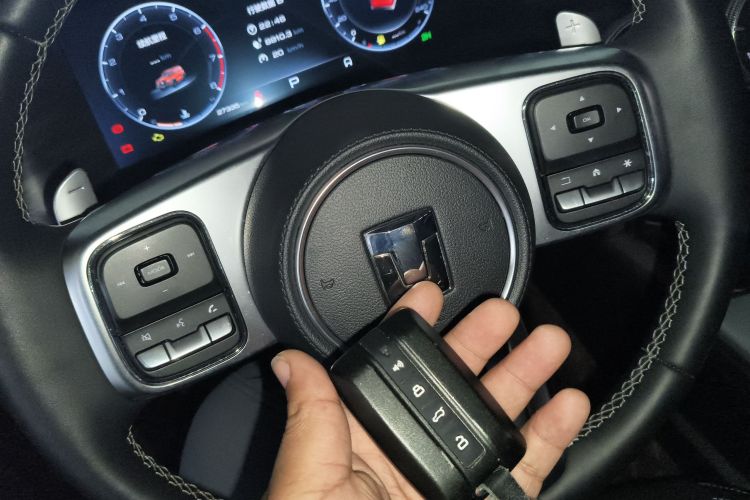 坦克300 2023款 越野版 2.0T 征服者中控内饰11