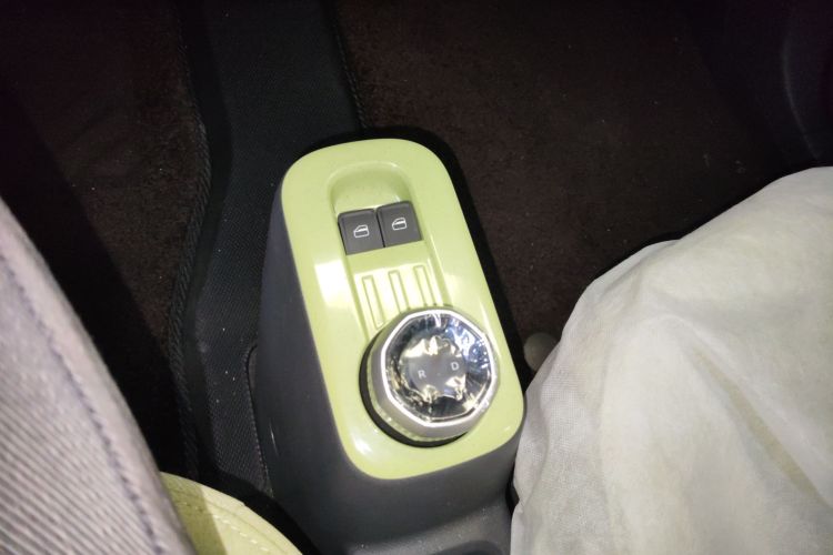 吉利银河 2024款 熊猫mini 200km 耐力熊中控内饰18