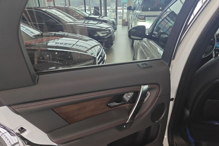 路虎 发现运动版 2020款 249PS R-Dynamic 性能科技版 7座中控内饰49