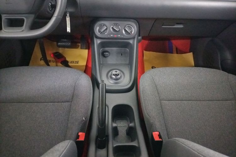 五菱汽车 五菱宏光新能源 2025款 增程式混动 50KM 舒适型中控内饰18