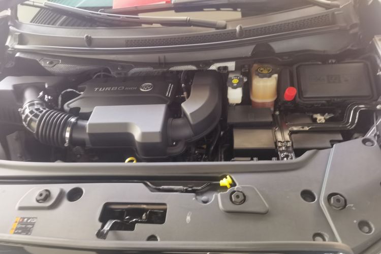 别克GL8 2023款 陆上公务舱 智享型机舱底盘24