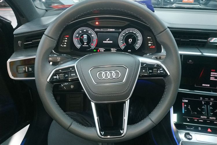 奥迪A6L 2025款 改款 45 TFSI 臻选动感型中控内饰13