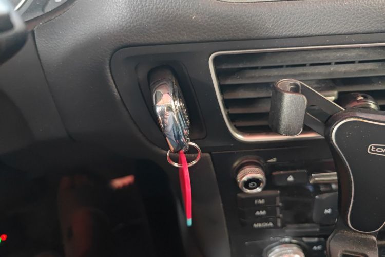 奥迪Q5 2015款 40 TFSI 进取型中控内饰7001