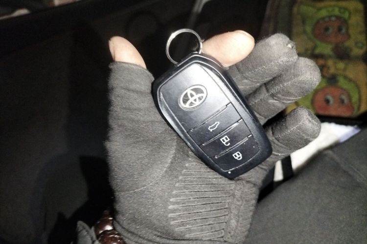 丰田 凯美瑞 2024款 双擎 2.0HXS 运动Plus版中控内饰7001