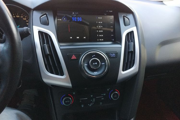 福特 福克斯 2017款 两厢 1.6L 自动风尚型智行版中控内饰16