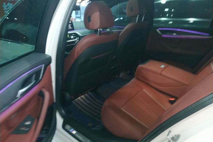 宝马5系 2023款 530Li 领先型 M运动套装中控内饰7004