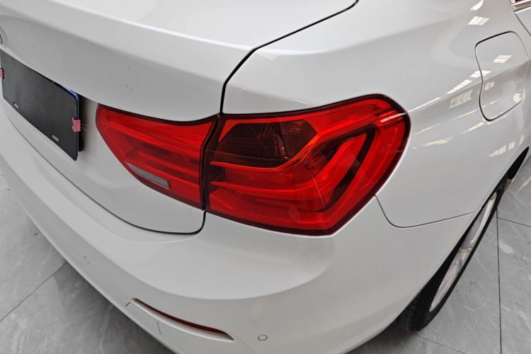 宝马1系 2017款 118i 时尚型车身外观9