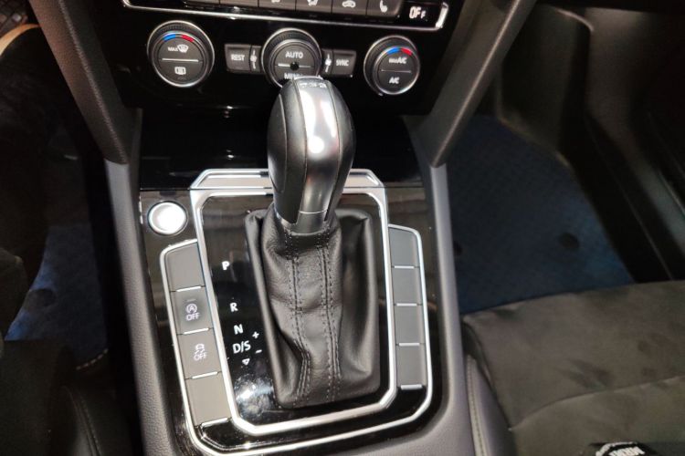 大众 迈腾 2017款 330TSI DSG 豪华型中控内饰18