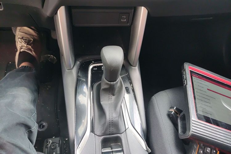 丰田 锋兰达 2023款 2.0L CVT精英版局部细节18