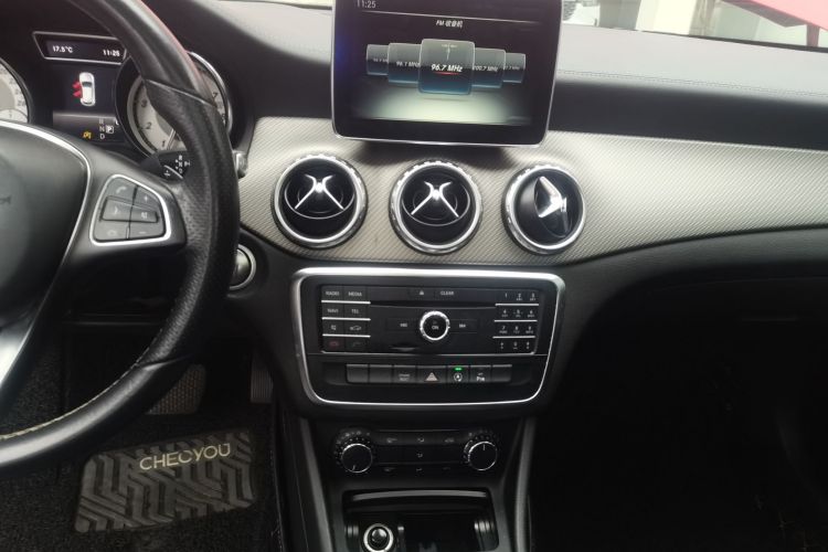 奔驰GLA 2016款 GLA 200 时尚型局部细节16