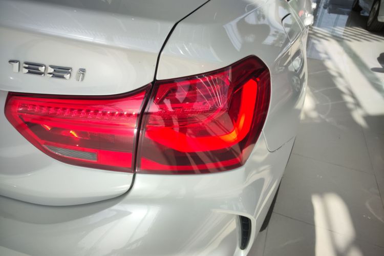 宝马1系 2022款 125i M运动曜夜版车身外观6006