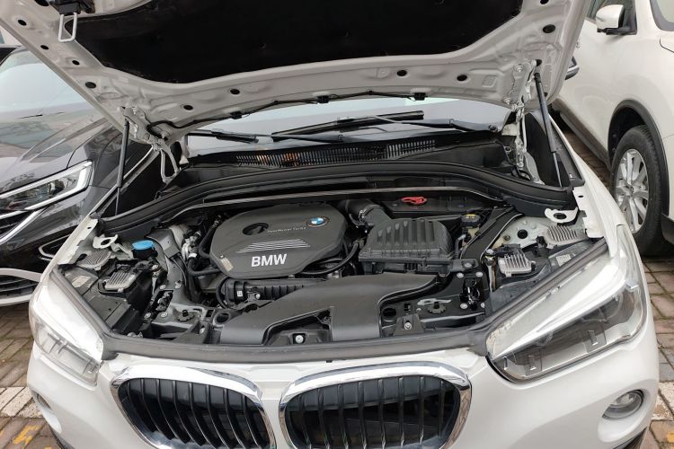 宝马X1 2019款 sDrive18Li 尊享型机舱底盘24