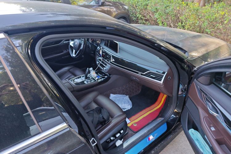 宝马7系 2018款 730Li 领先型 M运动套装局部细节9005