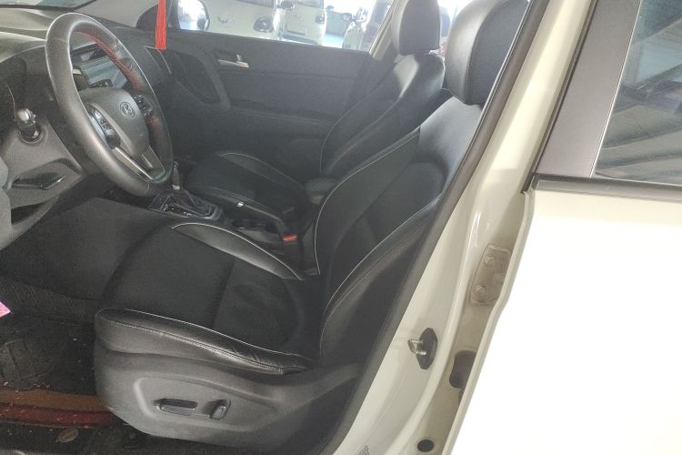 北京现代ix25 2015款 2.0L 自动两驱智能型GLS中控内饰19