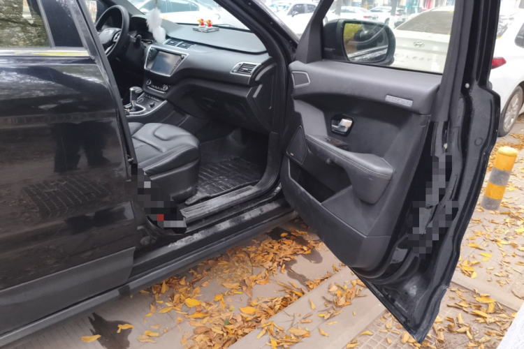 陆风X7 2015款 2.0T 全景尊贵版局部细节9005