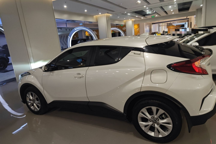 丰田 奕泽IZOA 2021款 2.0L 奕享版车身外观4