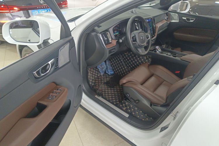 沃尔沃XC60新能源 2024款 T8 插电混动 长续航四驱智雅豪华版中控内饰7003
