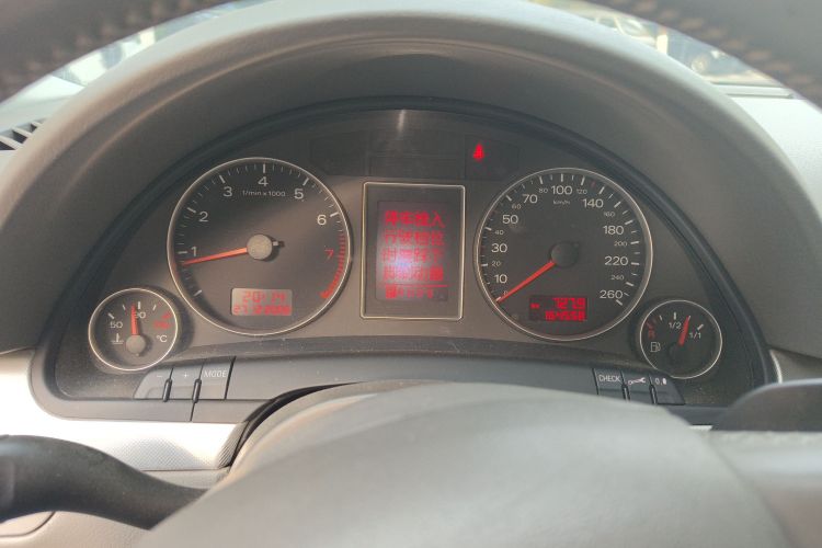 奥迪A4 2008款 1.8T 自动舒适型中控内饰14