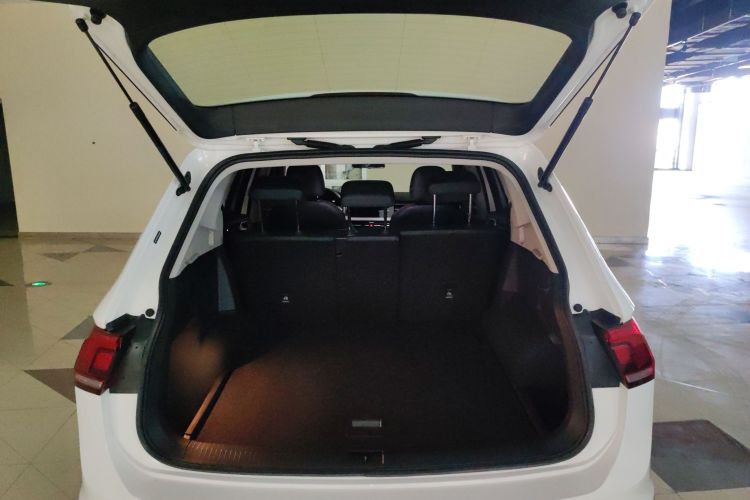 大众 途观L 2022款 330TSI 自动两驱舒享版机舱底盘23