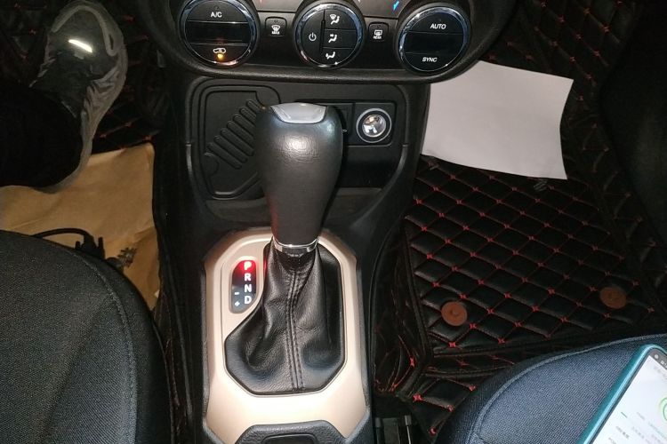 Jeep 自由侠 2016款 1.4T 自动劲能版+中控内饰18