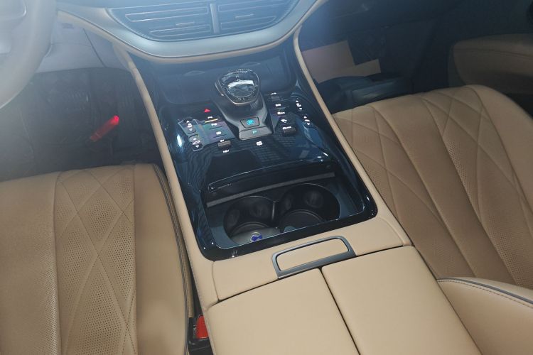 腾势D9 2022款 DM-i 970 四驱旗舰型中控内饰18
