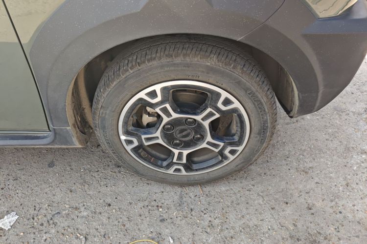 吉利银河 2025款 210km 熊猫骑士车身外观10