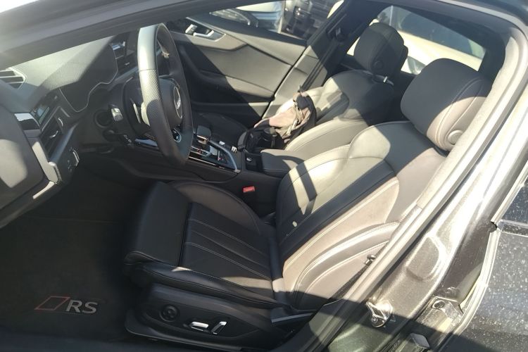 奥迪A4L 2024款 40 TFSI quattro RS套件燃速型中控内饰19