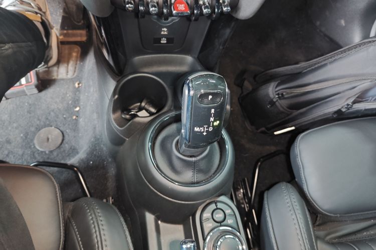 MINI 2023款 改款 2.0T COOPER S CABRIO 艺术家中控内饰18