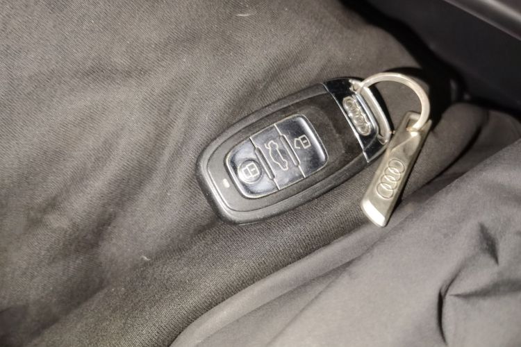 奥迪Q5 2015款 40 TFSI 技术型中控内饰7001