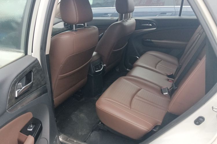 比亚迪S7 2016款 2.0T 自动尊贵型Plus中控内饰7004