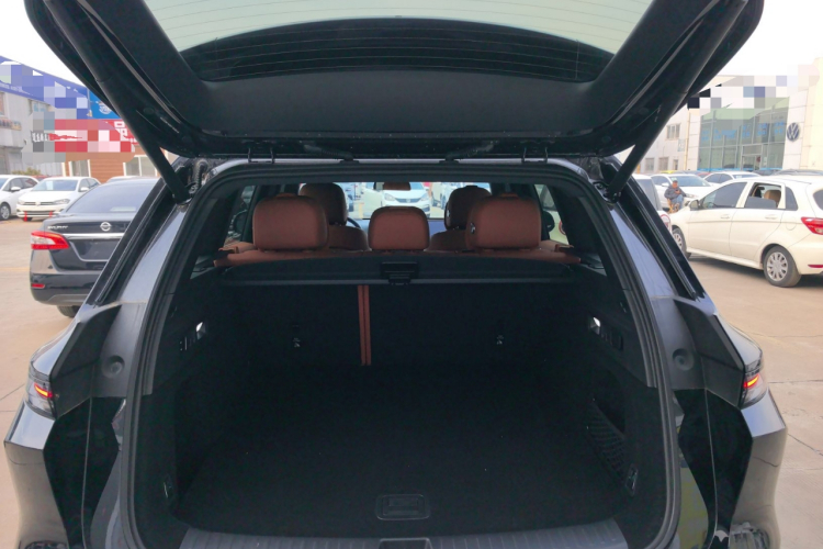 理想汽车 理想L6 2025款 Pro 智能焕新版机舱底盘23