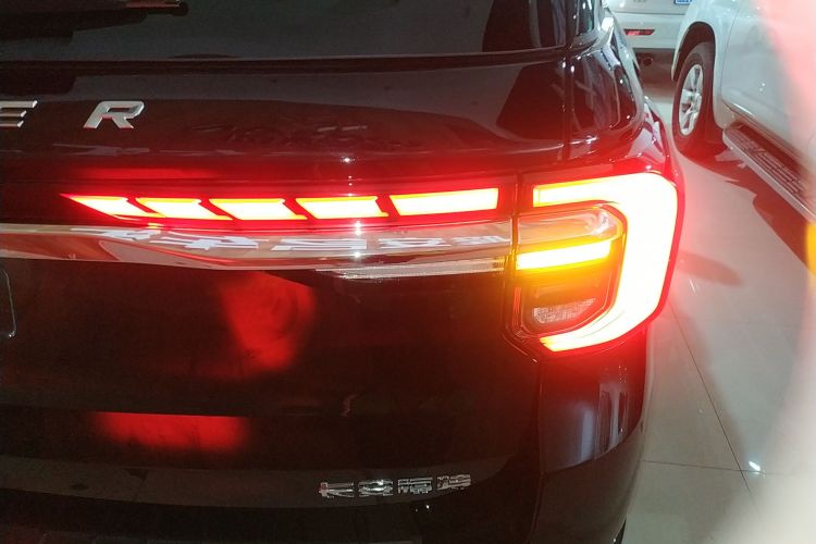 福特 探险者 2025款 2.3T EcoBoost 四驱穿越版 5座车身外观6006