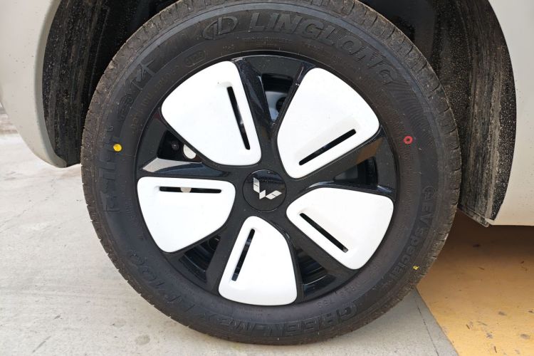 五菱汽车 宏光MINIEV 2025款 四门版 进阶款车身外观6008