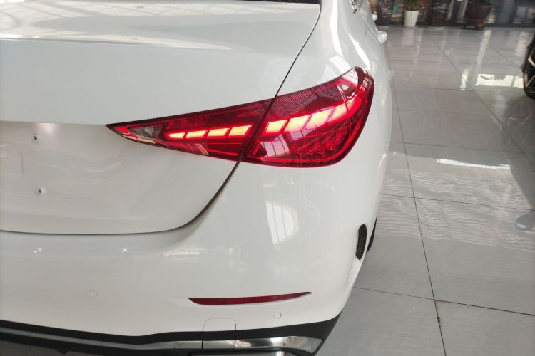 奔驰C级 2022款 C 200 L 运动版车身外观9