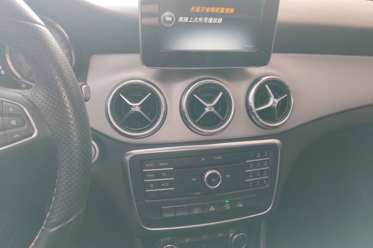 奔驰CLA 2016款 CLA 200 动感型中控内饰16