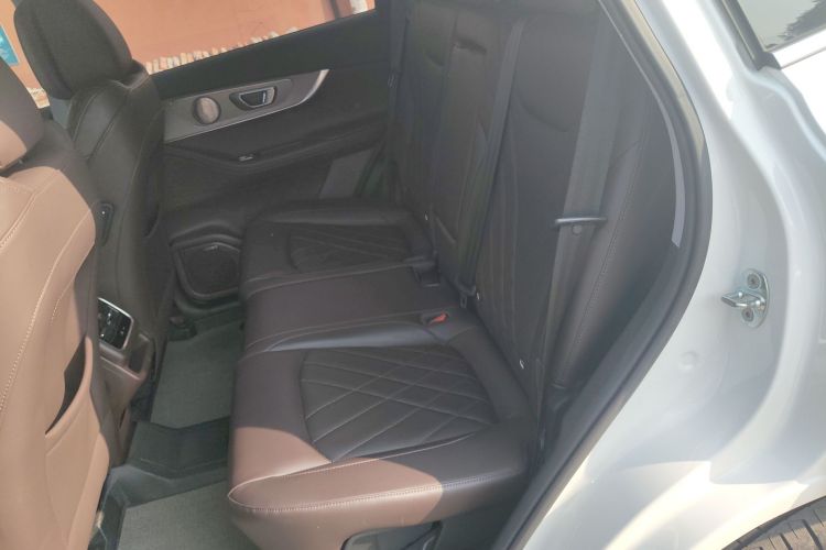 奇瑞 瑞虎8 PRO 2024款 冠军版 290T 两驱巅峰版 5座中控内饰7004