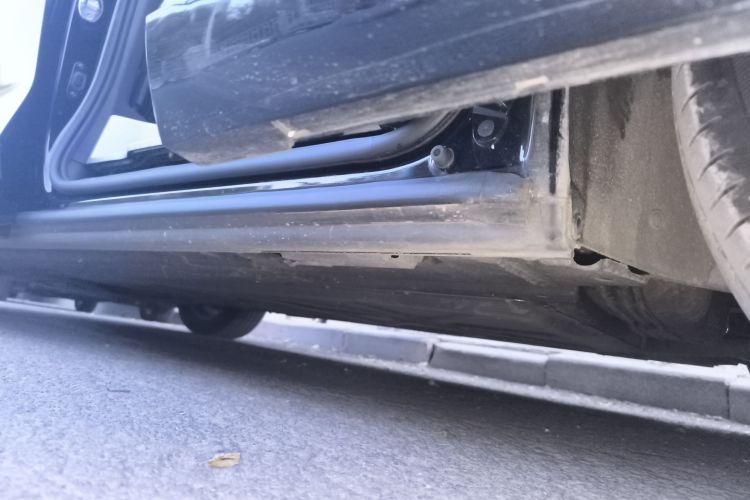 腾势D9 2024款 DM-i 980 四驱尊贵型局部细节9002