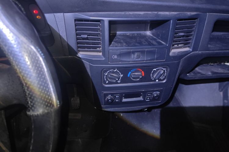 五菱汽车 五菱之光 2013款 1.0L 实用型中控内饰16