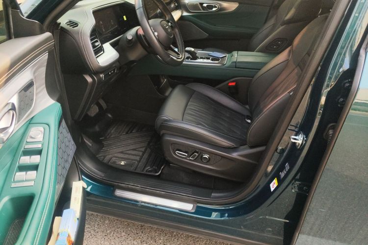 广汽传祺 传祺GS8 2022款 领航系列 2.0TGDI 两驱尊享版（七座）中控内饰20