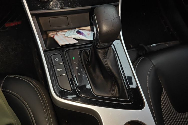 奇瑞 艾瑞泽5 2019款 1.5L CVT青春版 国V中控内饰18