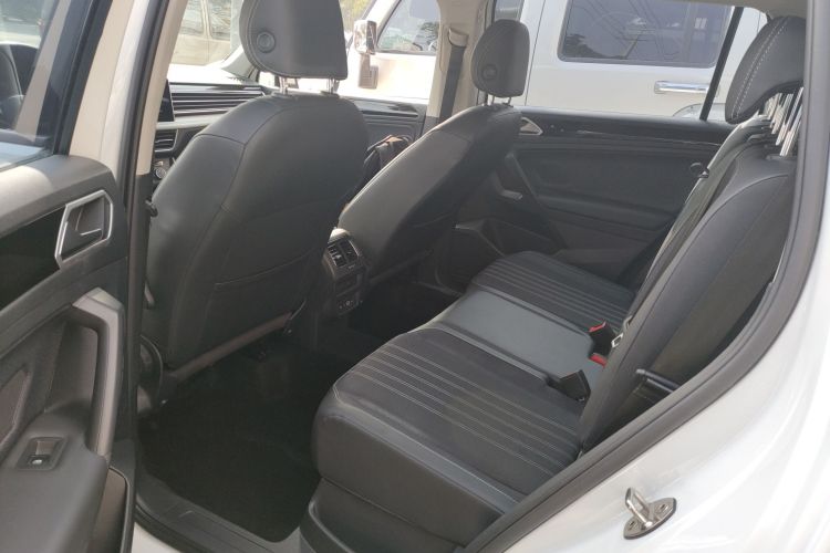 大众 途观L 2023款 330TSI 自动两驱舒享版中控内饰7004