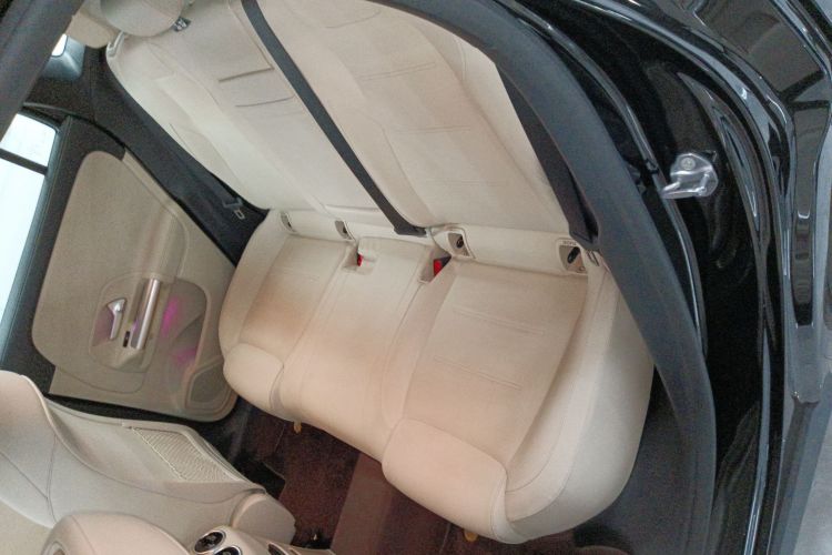 奔驰GLA 2020款 GLA 200中控内饰21