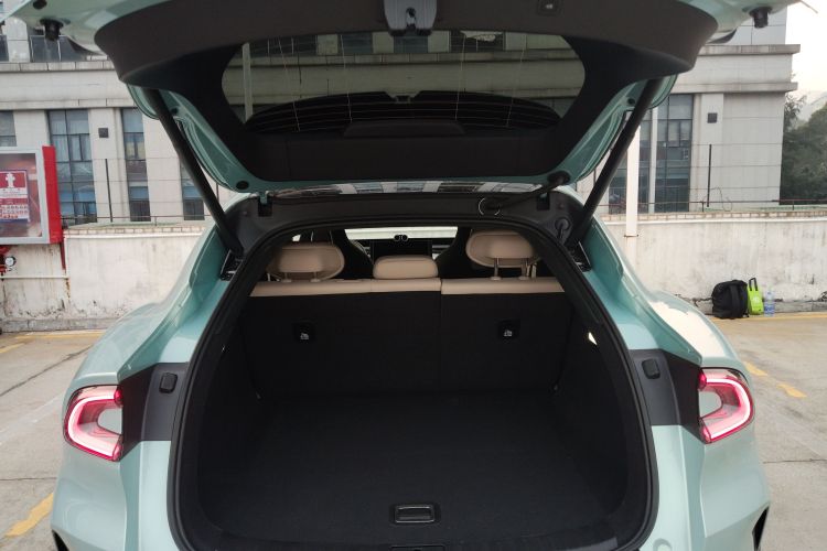 小米汽车 小米YU7 2025款 超长续航高性能四驱Max版局部细节23