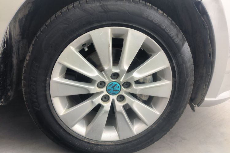 大众 朗逸 2013款 改款经典 1.6L 自动舒适版车身外观6008