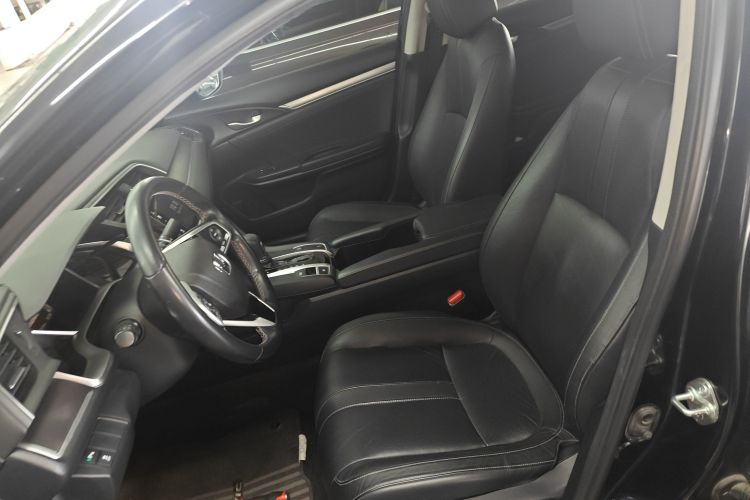 本田 思域 2016款 220TURBO CVT尊贵版中控内饰19