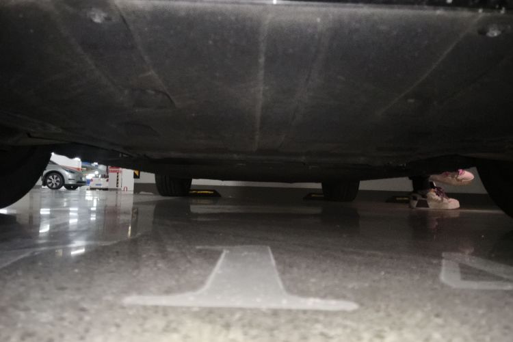 鸿蒙智行 问界M5 2022款 纯电后驱标准版局部细节9008