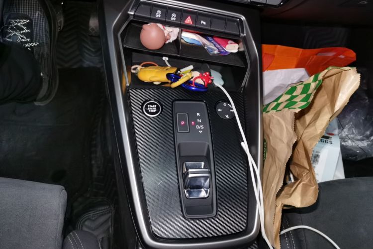 奥迪A3 2024款 A3L Limousine 35 TFSI RS套件燃速型中控内饰18